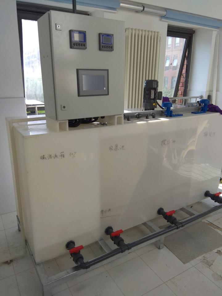 客戶定制PP箱體加藥裝置