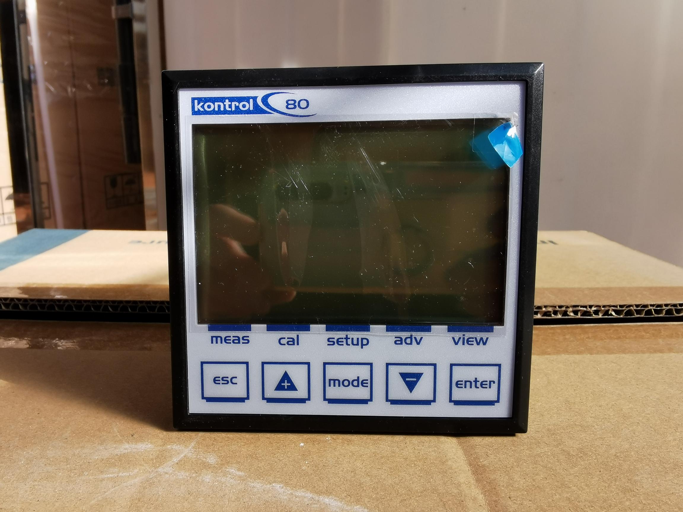 外形尺寸 96x96x42毫米，盤式安裝- 防護等級: IP65（前面板）,IP20（后蓋）- -10-150°C（溫度）- 精度: 0.1%- 2路繼電器: 250 VAC,5 A- 2路4-20 mA電流輸出，800OhmpH/ORP儀表量程: 0.00 - 14 pH; ± 2000 mV;-